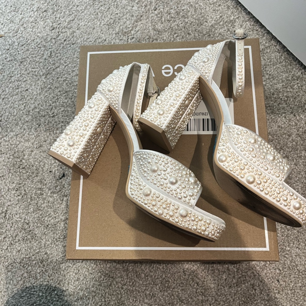 Dolce Vita White Heels Elegant Shoes
